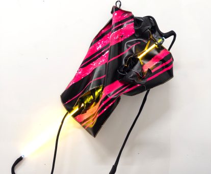Samuel Schwindt, The Figure Ravaged by the Sublime, 2024, brush-off leather, heat-soaked and molded translucent leather, cross-stitch sutures, neon, cable covers.
Image courtesy of the artist © Samuel Schwindt.